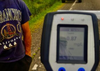 Dublă problemă pentru un bărbat din Botoșani: beat la volan și cu tractorul neînmatriculat