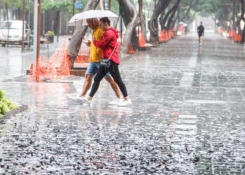 ALERTĂ METEO LA BOTOȘANI! Furtuni puternice, grindină și ploi torențiale lovesc două localități.
