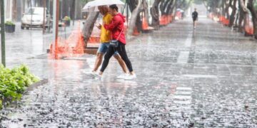 ALERTĂ METEO LA BOTOȘANI! Furtuni puternice, grindină și ploi torențiale lovesc două localități.