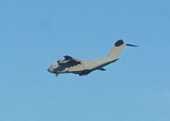 Un avion militar va survola astăzi județele Botoșani și Suceava. Ce se întâmplă pe cer timp de aproape trei ore