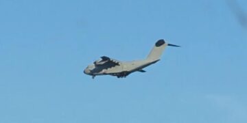 Un avion militar va survola astăzi județele Botoșani și Suceava. Ce se întâmplă pe cer timp de aproape trei ore