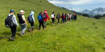 O profesoară, lovită de fulger în fața elevilor pe un traseu montan