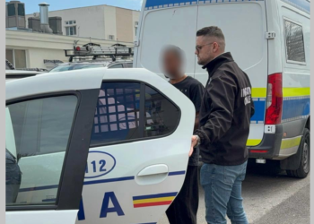 Și-a încălcat ordinul de protecție și și-a lovit tatăl! Tânăr de 23 de ani din Botoșani, reținut de polițiști