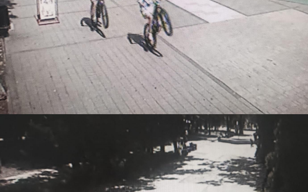 Zeci de bicicliști și utilizatori de trotinete, prinși pe camere încălcând legea. „Se joacă cu viața lor și a pietonilor”