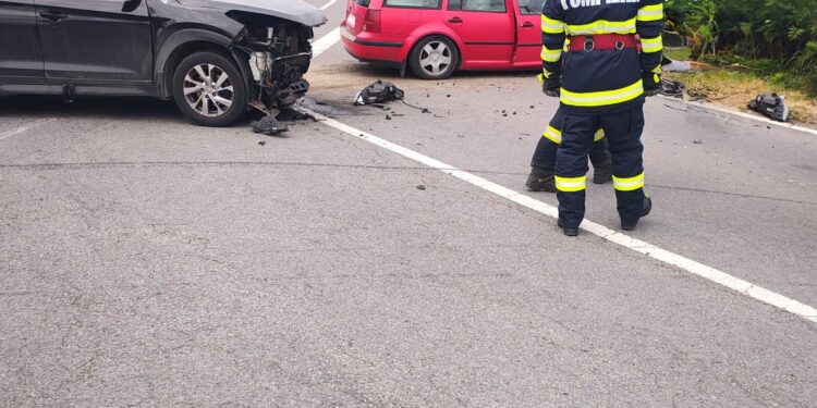 Doi oameni au ajuns la spital după un accident violent la intrarea în Huțani