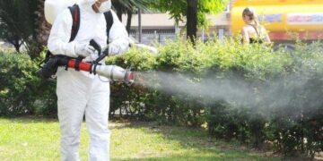 Atenție, botoșăneni! În această noapte ies în teren echipele anti-țânțari!