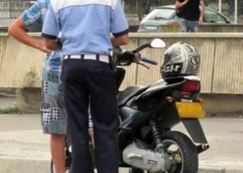 Urmărire ca în filme la Botoșani! Polițiștii au tras un foc de avertisment după un motociclist care a fugit pe câmp