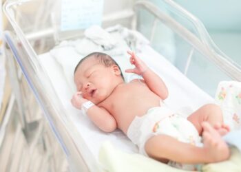 O femeie a devenit mamă la 55 de ani și a stabilit un nou record: „Bebelușul evoluează bine”