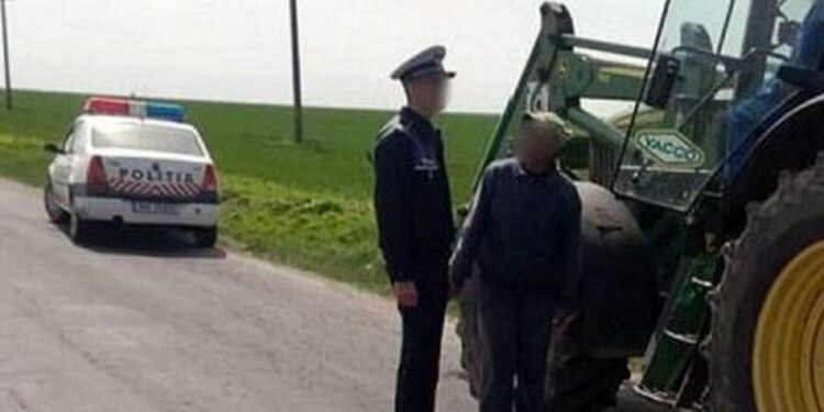 La 89 de ani, prins la volanul unui tractor fără permis! Bătrânul din Hudești s-a ales cu dosar penal