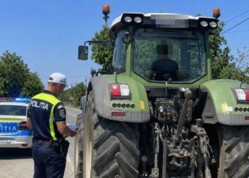 Tânăr fără permis, prins la volanul unui utilaj agricol. Tatăl său s-a ales și el cu dosar penal