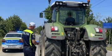Tânăr fără permis, prins la volanul unui utilaj agricol. Tatăl său s-a ales și el cu dosar penal