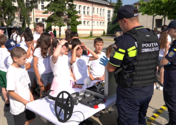Academia Micilor Polițiști a făcut spectacol la Botoșani! Peste 150 de copii au asistat la intervenții spectaculoase ale mascaților SAS VIDEO