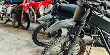 Două motociclete, confiscate de polițiști la Tudora. Șoferii nu aveau nici permis, nici numere de înmatriculare