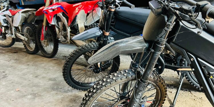 Două motociclete, confiscate de polițiști la Tudora. Șoferii nu aveau nici permis, nici numere de înmatriculare