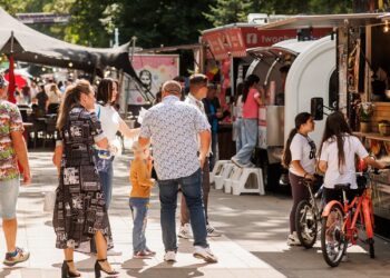 BOTOȘANIUL SE APRINDE! Street FOOD Festival aduce concerte, 21 de food truck-uri și un show de drone