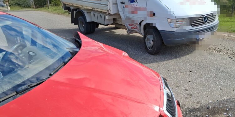 Accident în Lunca! O femeie de 80 de ani, rănită după impactul dintre un autoturism și o autoutilitară