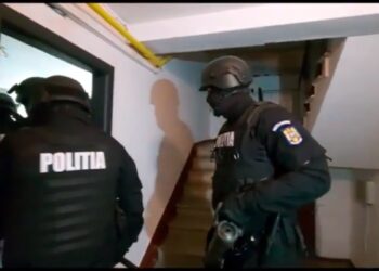 Șase percheziții la Botoșani într-un dosar de proxenetism. Trei persoane, duse la Poliție
