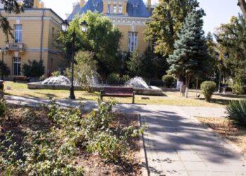 Parcul de lângă Primărie devine o oază de relaxare de două milioane și jumătate de lei!
