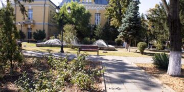 Parcul de lângă Primărie devine o oază de relaxare de două milioane și jumătate de lei!